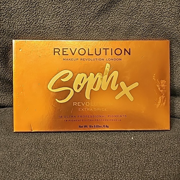 Makeup Revolution London Other - Eye Shadow Palette 18 Colors Revolution London
